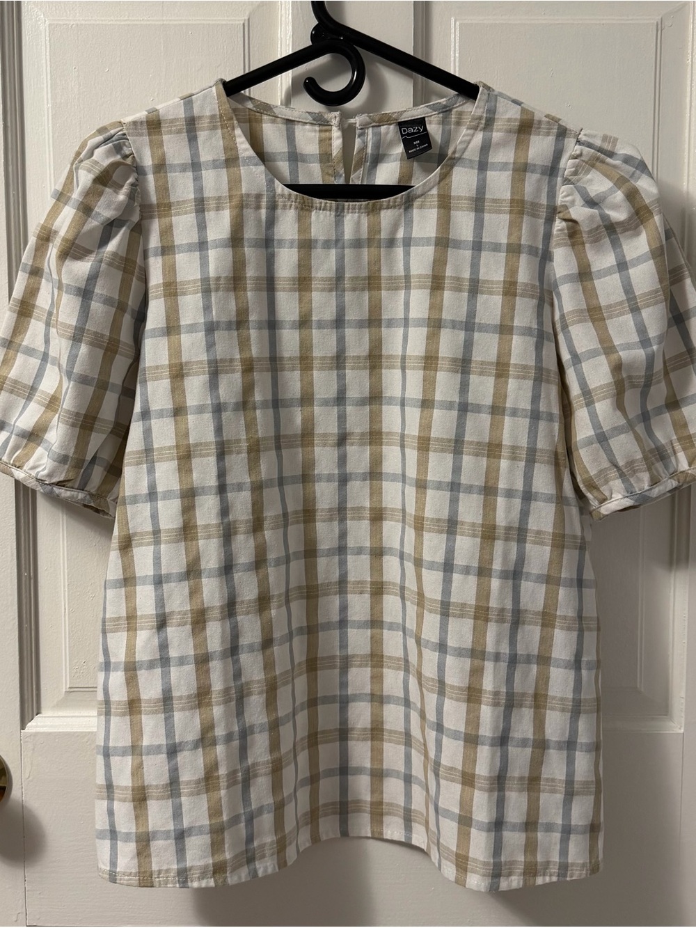 Dazy Women’s Cotton Tan Ivory & Blue / Gray Plaid Short Sleeve Blouse, Size L